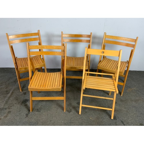 78 - 6 GOOD QUALITY SLATTED FOLDING GARDEN CHAIRS (N.B. THERE ARE 5 OF THE TYPE IN THE BACK ROW)