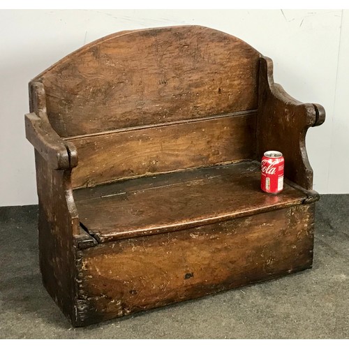 293 - CHARMING AND PRIMITIVE CHILDS MONKS BENCH/SETTLE WITH HINGED BOX SEAT APPROX 82 cm