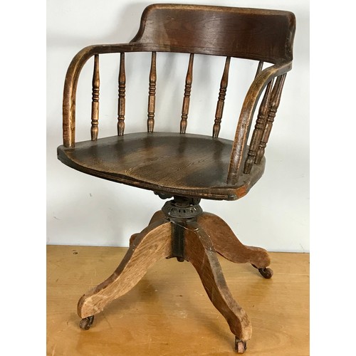 324 - CAPTAIN'S SWIVEL OAK OFFICE CHAIR