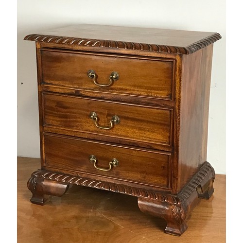 254 - BEDSIDE CHEST OF 3 DRAWERS