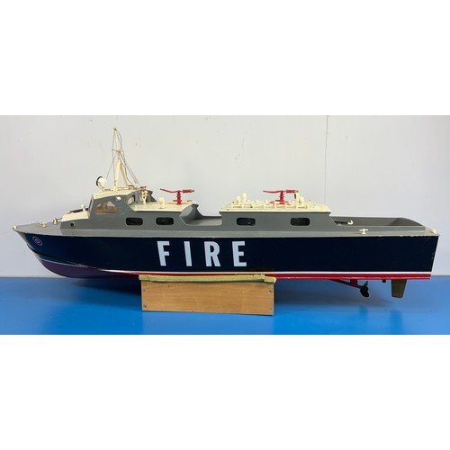 17 - RADIO CONTROL MODEL RAF FIRE TENDER LAUNCH, POST WW2 ERA, APPROX. 118 cm LONG