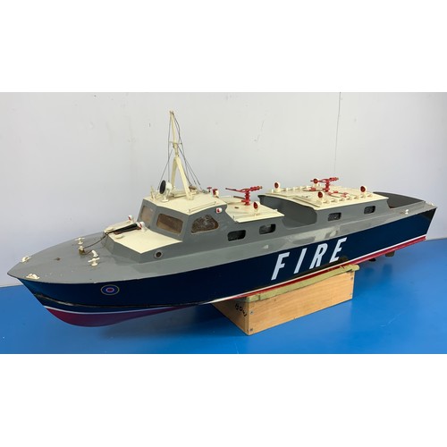 17 - RADIO CONTROL MODEL RAF FIRE TENDER LAUNCH, POST WW2 ERA, APPROX. 118 cm LONG