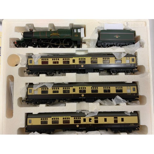 525 - HORNBY R 2437, LIMITED EDITION TRAIN PACK IN GOOD BOXED CONDITION, CATHEDRALS EXPRESS SET.