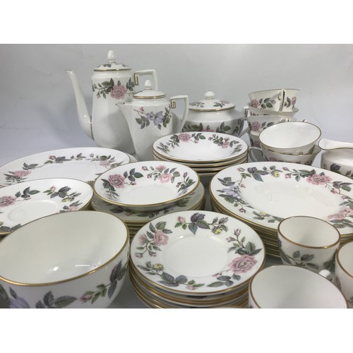 242 - ROYAL WORCESTER JUNE GARLAND DINNERWARE