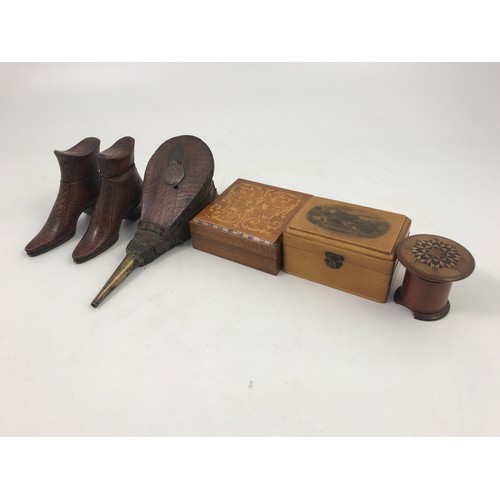 552 - TREEN INC PAIR OF BOOT STUFFERS, SNUFF BOXES AND TUNBRIDGE WARE, NUTMEG BOX AND GREATER AND A MACHLI... 