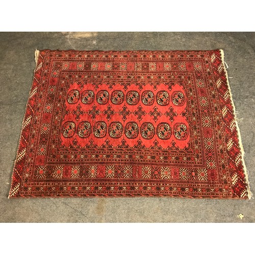 421 - RED GROUND RUG, APPROX 179x137CM