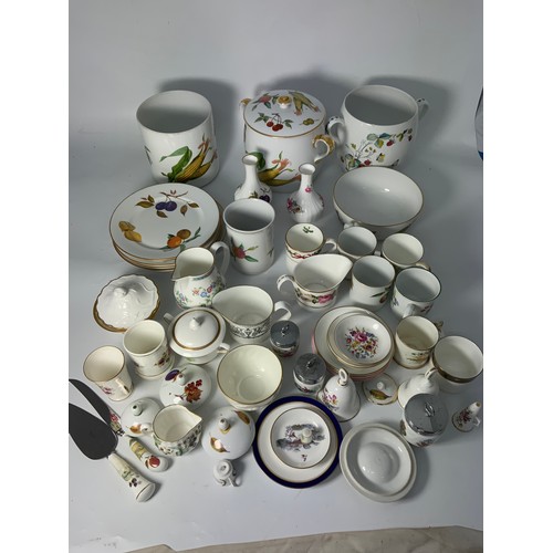 249 - MIXED SELECTION OF ROYAL WORCESTER,