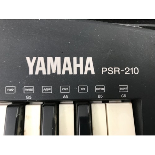 475 - YAMAHA KEYBOARD PSR210