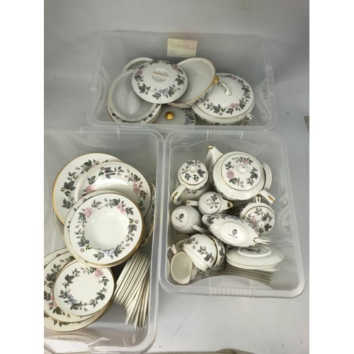 238 - LARGE QUANTITY OF ROYAL WORCESTER JUNE GARLAND  3  TRAYS