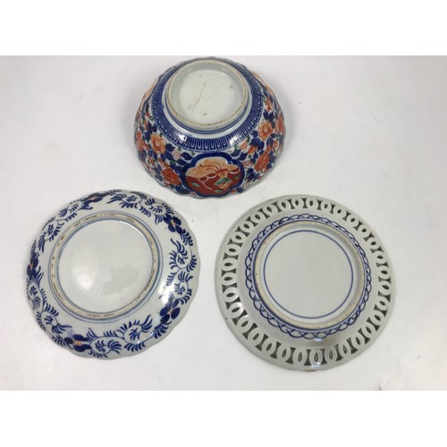 266 - FLUTED IMARI BOWL, PLATE AND A PIERCED PLATE