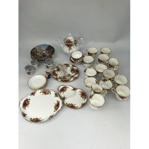 253 - ROYAL ALBERT PART TEA SERVICE