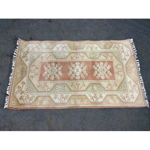 420 - CREAM GROUND RUG APPROX 195 cm X 120 cm.