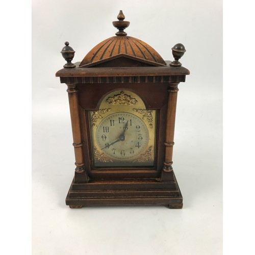 325 - MANTLE CLOCK