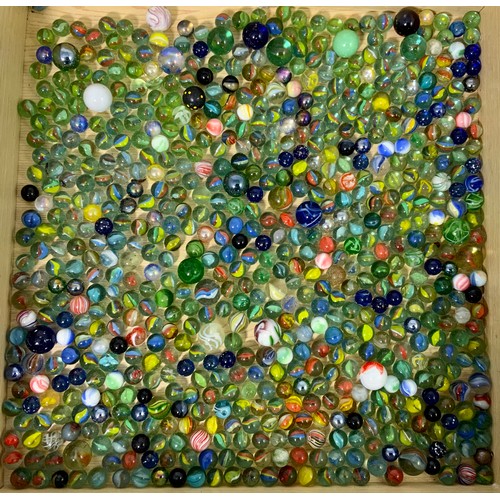 462 - QUANTITY OF MARBLES