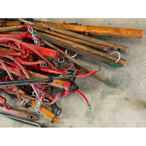 45 - LARGE QUANTITY OF WORKING HORSE HAIMES, CART HORSE COLLAR PLUS CARTING EQUIPMENT