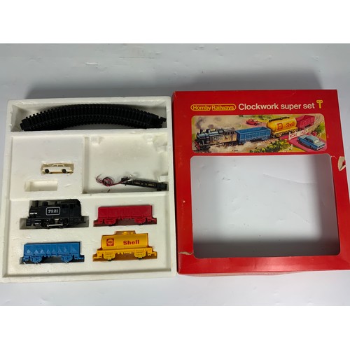 454 - HORNBY DUBLO, BOXED 2900 RAILERS X3 TRACK, U/B LEVEL CROSSING, PLUS BOXED HORNBY CLOCKWORK SUPER SET... 