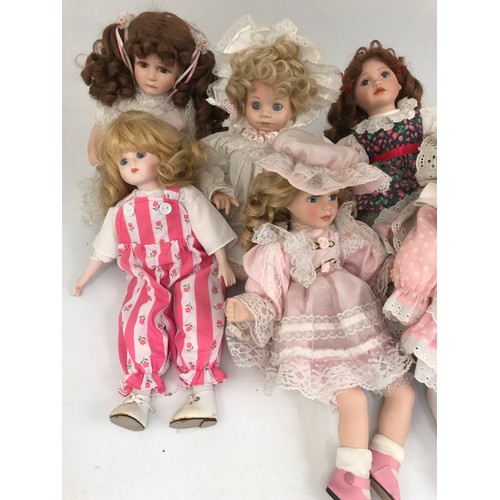 498 - 6 MODERN SEATED DOLLS