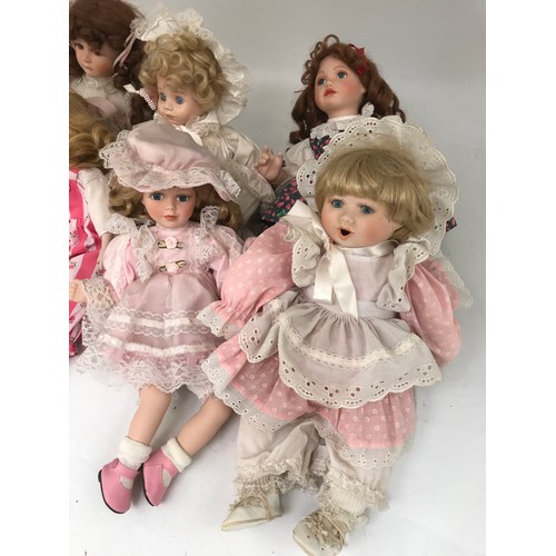 498 - 6 MODERN SEATED DOLLS