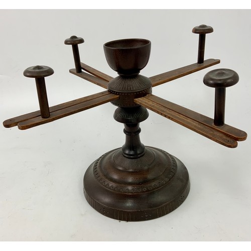 462 - 19th CENTURY TREEN WOOL WINDER