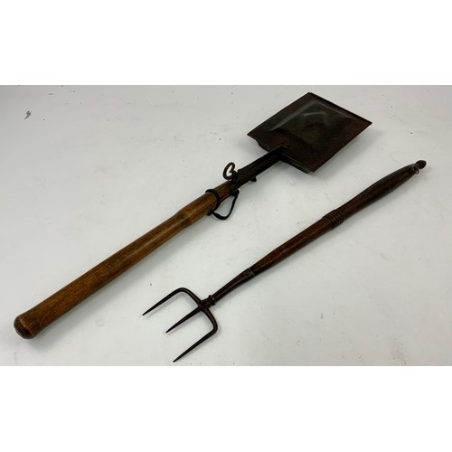 340 - WROUGHT IRON CHESTNUT ROASTER WITH WOODEN HANDLE AND A TOASTING FORK WITH A TURNED WOODEN HANDLE