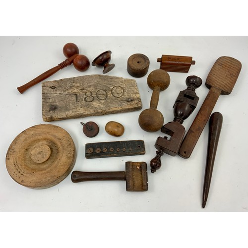 439 - QTY. MISC. INTERESTING TREEN ITEMS