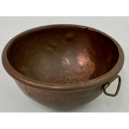 335 - BEATEN COPPER BOWL, APPROX. 25 cm dia,