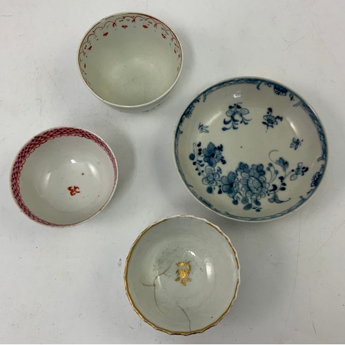 243 - 3 TEA BOWLS AND AN ORIENTAL BLUE AND WHITE SAUCER DISH