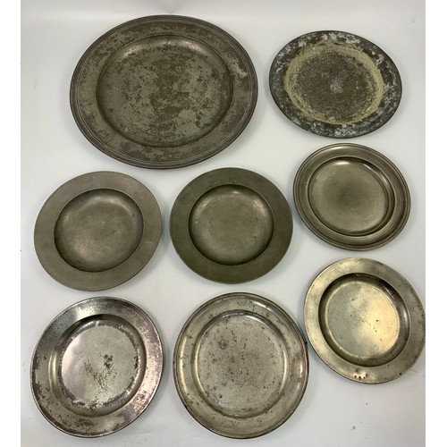 355 - A COLLECTION OF 18TH CENTURY PEWTER PLATES/ CHARGERS MOST BEARING LONDON OR OTHER TOUCH MARKS, LARGE... 