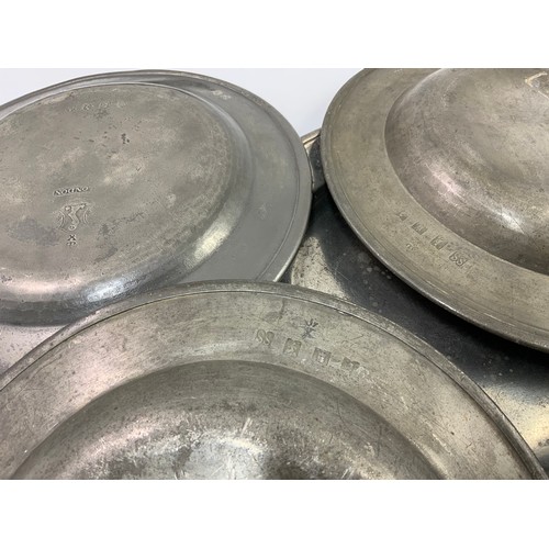 355 - A COLLECTION OF 18TH CENTURY PEWTER PLATES/ CHARGERS MOST BEARING LONDON OR OTHER TOUCH MARKS, LARGE... 