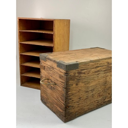 410 - TOOLBOX WITH ROPE HANDLES AND HINGED LID TOGETHER WITH SET OF SHELVES/ PIGEON HOLES