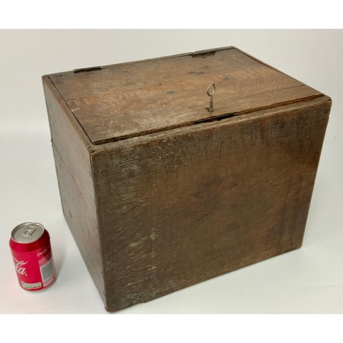 411 - OAK BOX WITH LOCKABLE HINGED LID AND ORIGINAL KEY