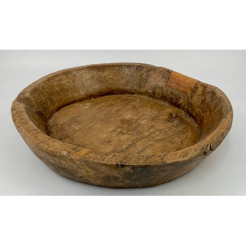 456 - ROUND SHALLOW WOODEN BOWL, APPROX. 48 cm dia.