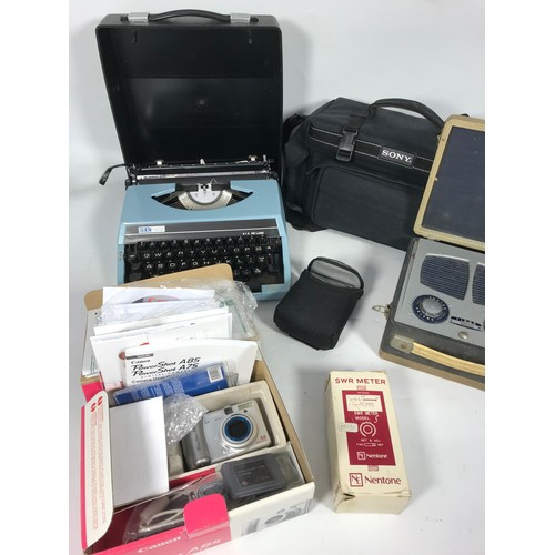 376 - QUEN DATA 610 DELUXE TYPEWRITTER, VINTAGE VIDOR RADIO,  SONY CAMERA BAG, CANON POWERSHOT A85 CAMERA ... 