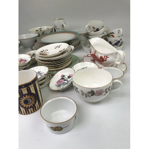 223 - ROYAL WORCESTER EVESHAM, DINNERWARE ETC