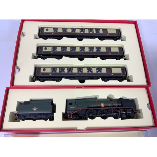 421 - HORNBY BOXED R1038 ORIENT EXPRESS SET WITH MN 35012, 3 PULLMAN COACHES , CONTROLLER & PART TRACK.