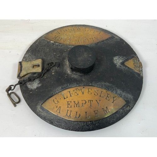 253 - CHURN LID WITH BRASS PLATES CALLOW PARK CO LTD, DAIRY FULL LIVERPOOL, G LIEVESLEY AUDLEM, EMPTY 830