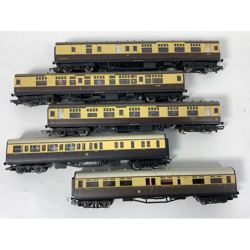 374 - 3 HORNBY MK1 COACHES IN CHOCOLATE & CREAM PLUS 2 OTHER EARLIER GWR COACHES