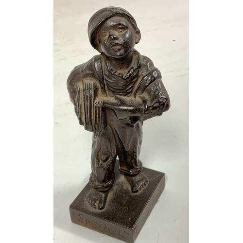 363 - QUALCAST 'SPESHUL' CAST BOOK END - BOY WITH NEWSPAPERS, 18 cm TALL, C1930’S