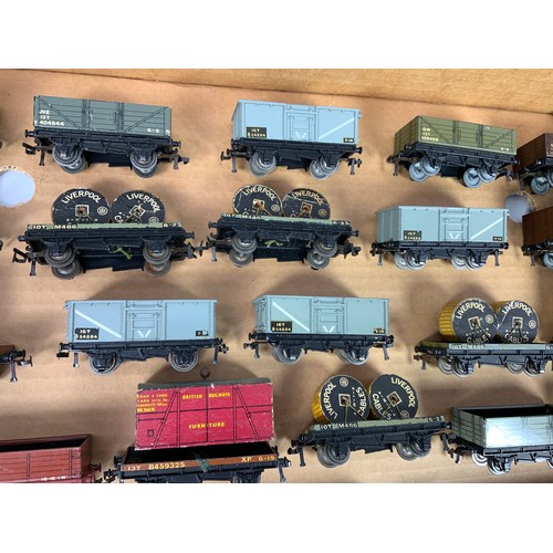 439 - HORNBY DUBLO, 27 U/B 3 RAIL FREIGHT WAGONS, INC. RARE SR BRAKE VAN, GW & SR 5 PLANK WAGONS & LIVERPO... 