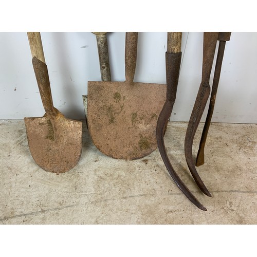 126 - OLD TOOLS INC. SCYTHES & SPADES