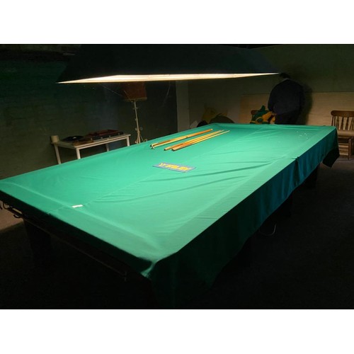 433 - FULL SIZE SLATE BED RILEY SNOOKER TABLE, SUPPORTED ON 8 SQUARE LEGS, COMPLETE WITH BALLS, ACCESSORIE... 