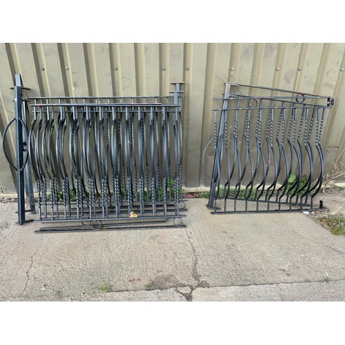 16 - 8 WROUGHT IRON FENCING RAILS, BETWEEN APPROX. 100 & 120 cm EACH