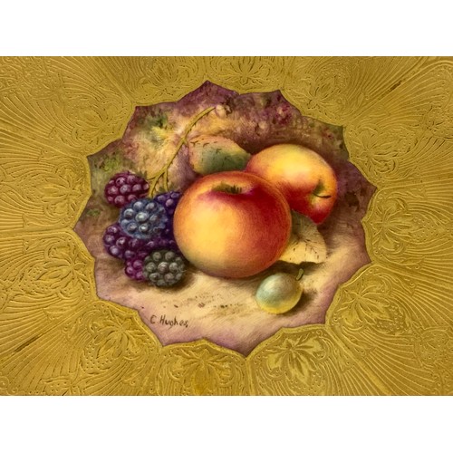 36 - ROYAL WORCESTER ACID GILT PLATE WITH CENTRE PANEL HAND PAINTED FRUIT SIGNED C HUGHES 23.5cm Dia