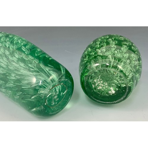 122 - 2 VICTORIAN GLASS DUMPS, TALLEST APPROX. 22 cm