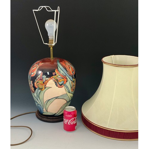 61 - LARGE MOORCROFT POTTERY LAMP WITH TUBE LINED TULIP DECORATION, APPROX. 33 cm TO BASE OF FITTING