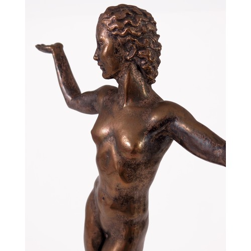 226 - BRONZE FIGURE ON MARBLE BASE DEPICTING A NAKED LADY IN THE ART DECO STYLE WITH SIGNATURE JOAN PYMAN,... 