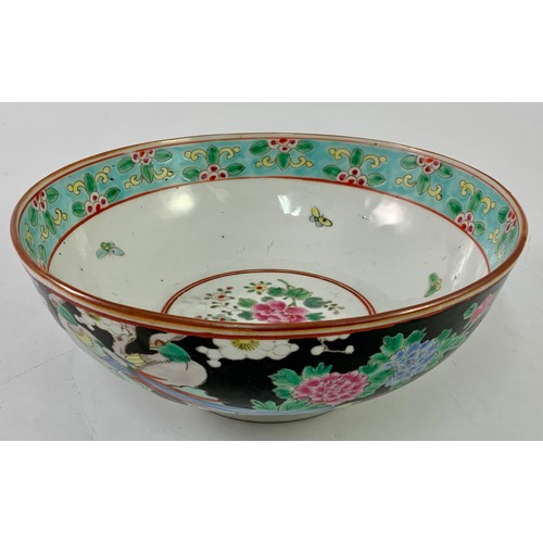 132 - CHINESE FAMILLE NOIRE BOWL, APPROX. 21 cm DIA.