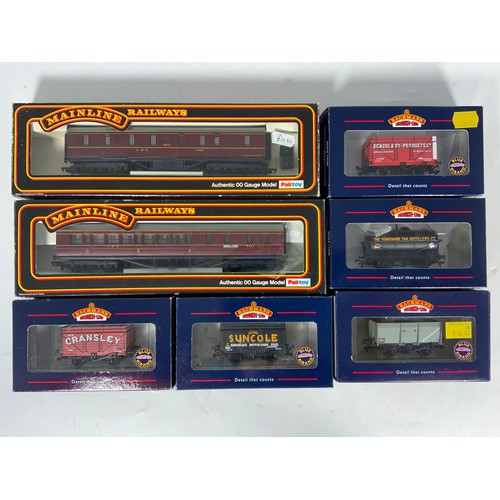 300 - 00 GAUGE ROLLING STOCK, 5 BACHMANN BOXED PRIVATE OWNER WAGONS, PLUS 2 MAINLINE COACHES, LMS & LMS PA... 