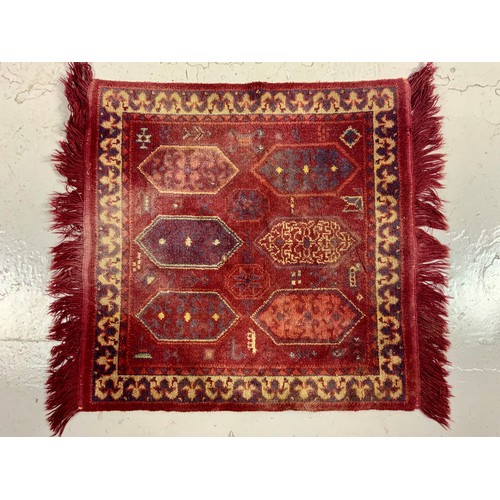 680 - SMALL RED GROUND RUG, APPROX. 80 X 66 cm overall