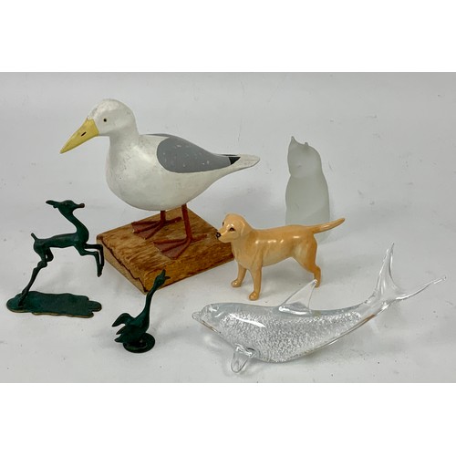 85 - MISC. INC. BESWICK GOLDEN LABRADOR, SEAGULL FIGURE, 2 GLASS ANIMALS, 2 METAL ANIMAL STUDIES, TOGETHE... 